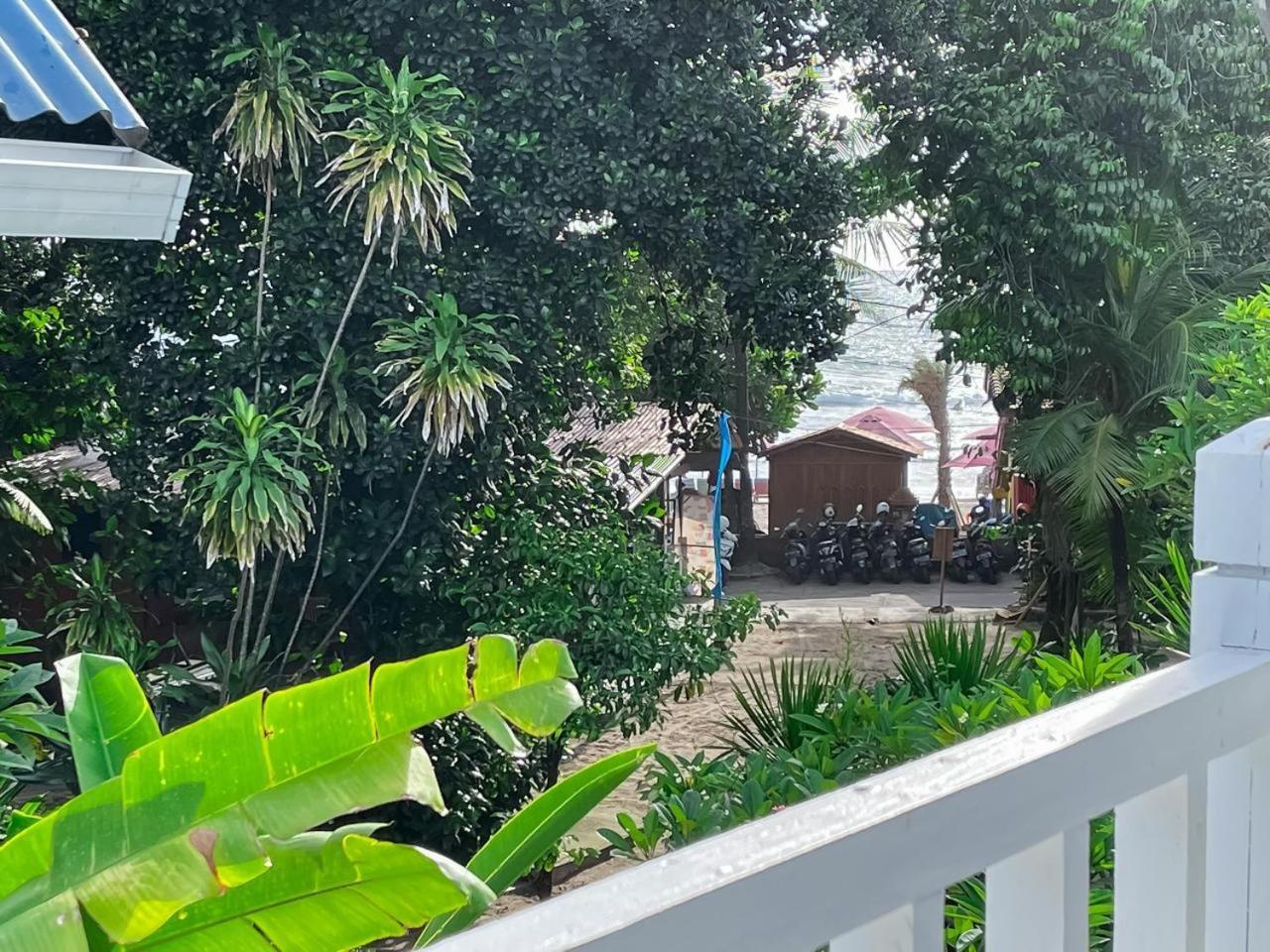 Kenzo Hut3 Mesari Seminyak (Bali)